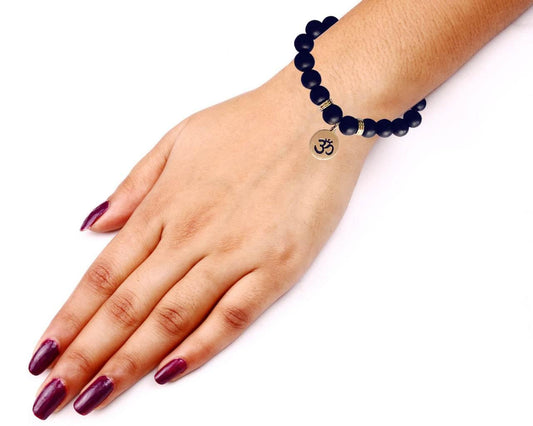 Aum bracelet in 14k gold on onyx beads - Jewelslane