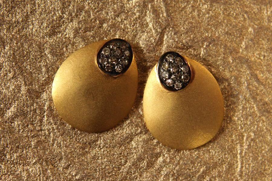 Gold Earstuds with Diamonds in Oxidised Setting - Jewelslane