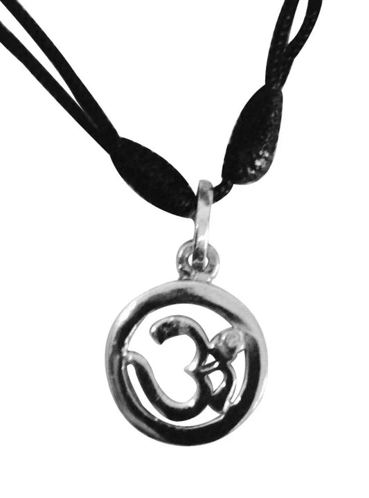 Om Pendant in silver with diamond - Jewelslane