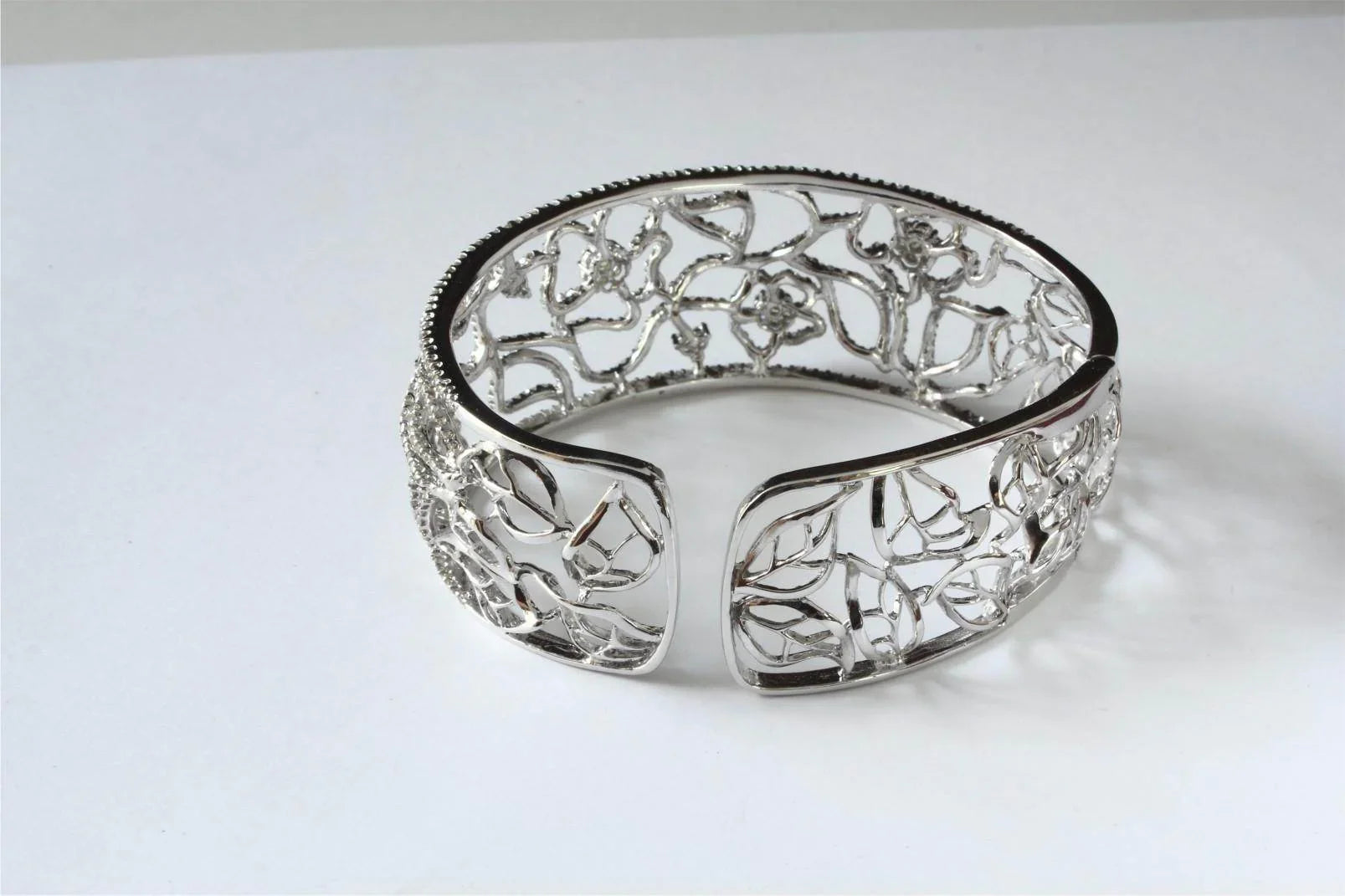 Diamond Bangle in 18k White Gold - Jewelslane