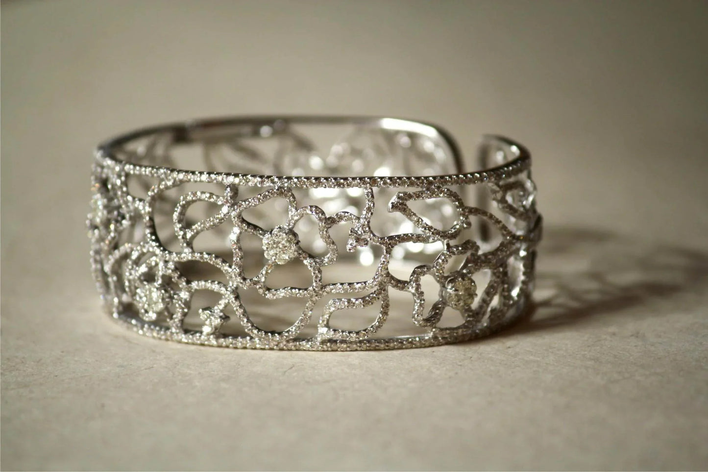 Diamond Bangle in 18k White Gold - Jewelslane