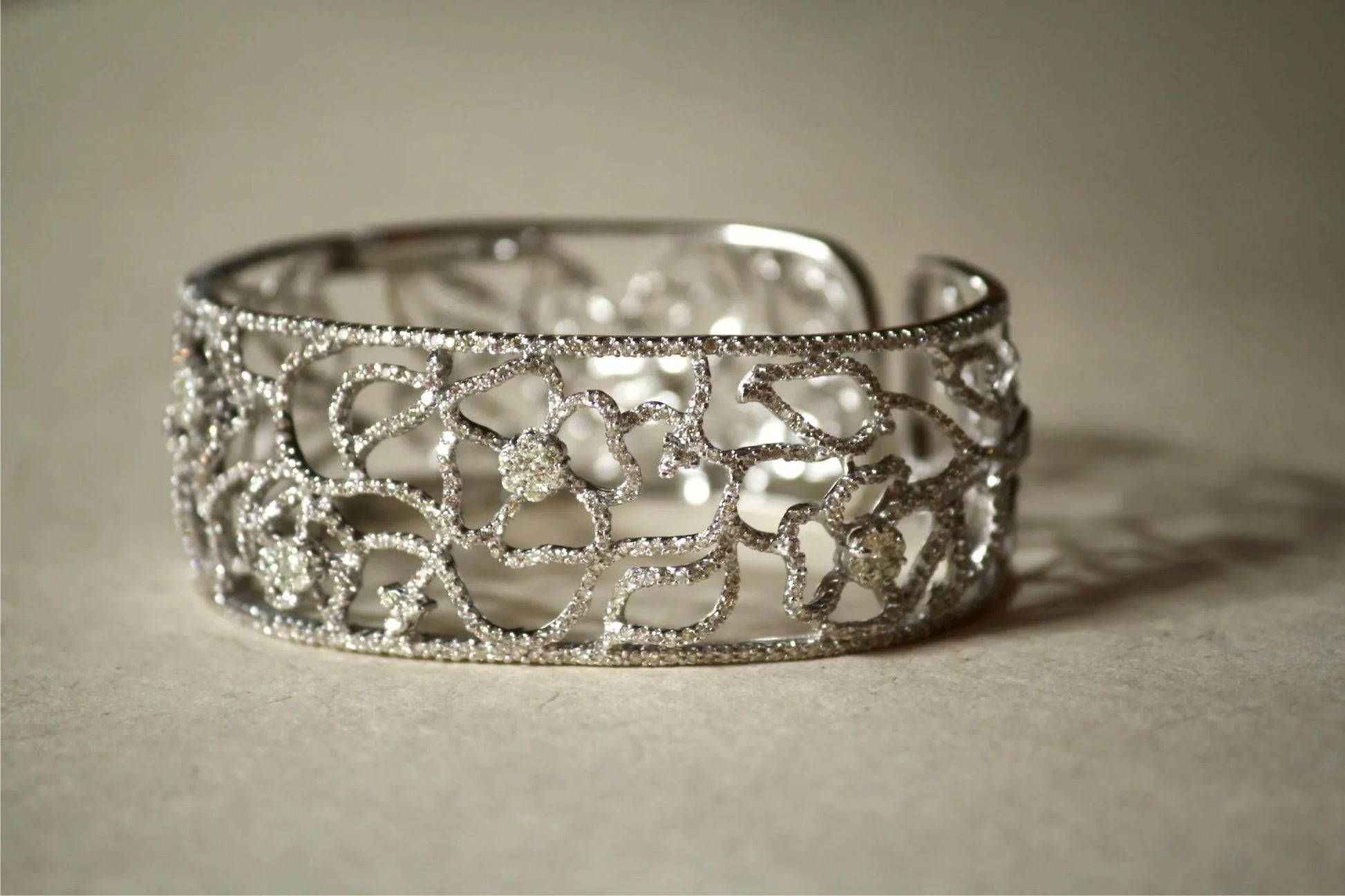 Diamond Bangle in 18k White Gold - Jewelslane