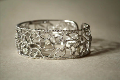 Diamond Bangle in 18k White Gold - Jewelslane