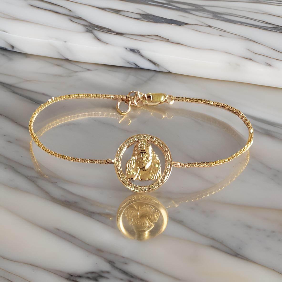 Sai bracelet in gold with diamonds on gold chain - Jewelslane
