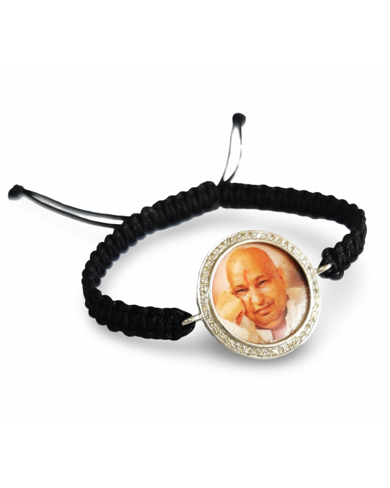 Auspicious guruji swaroop bracelet in gold with diamonds